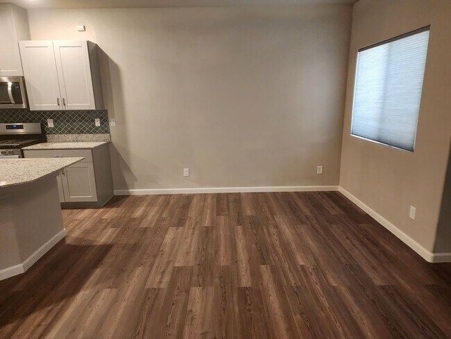 Building Photo - 3 bedroom/ 2 bath condo in gated community
