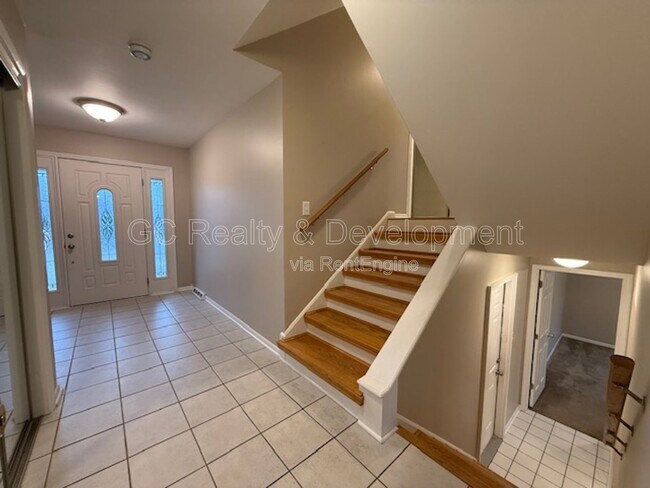 Building Photo - 609 Pinecroft Dr