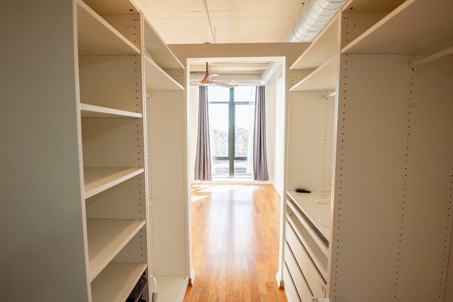 Building Photo - 1524 S Sangamon St