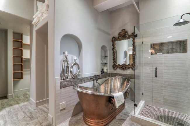 Building Photo - Fully Furnished Penthouse in Citywalk Downtown.  Short term okay