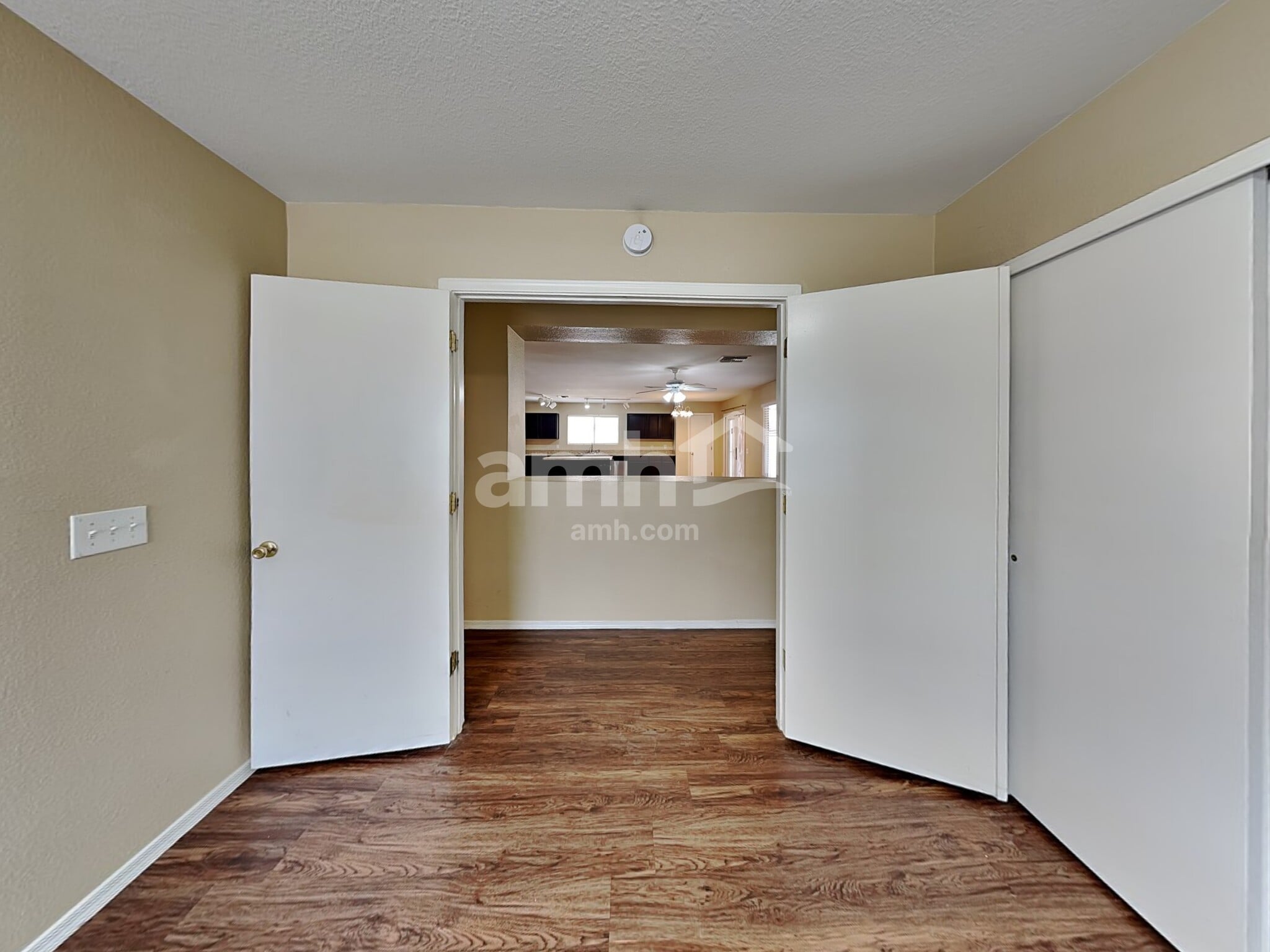 Building Photo - 5895 E Tercel Dr