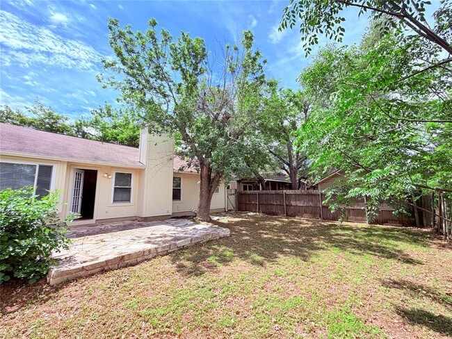 Building Photo - 1703 Hatch Rd