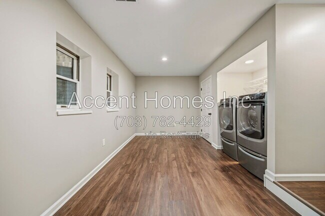 Building Photo - 7867 Painted Daisy Dr