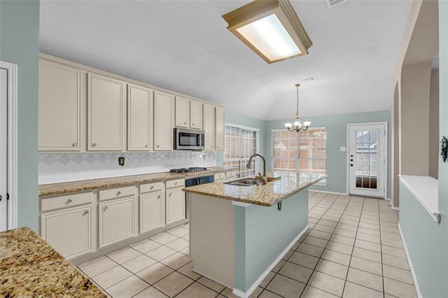 Building Photo - 6911 Thunderbird Dr