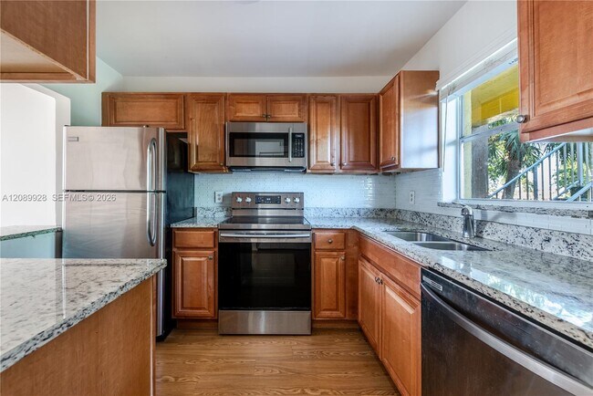 Building Photo - 9949 Sandalfoot Blvd