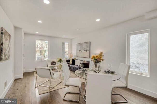 Building Photo - Columbia Heights 2BR 2BA w/Parking & Private Patio Garden