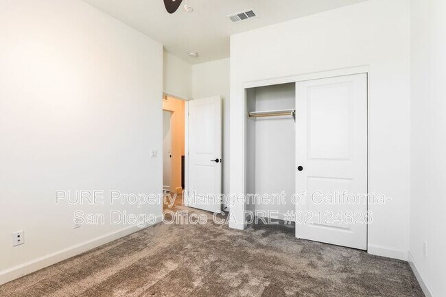 Building Photo - 812 Mateo St