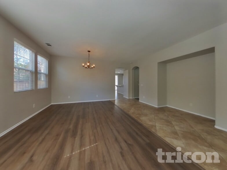 Building Photo - 29810 Cottonwood Cove