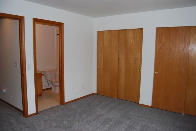 Building Photo - Spacious 2 bedroom 2.5 Bath Townhome in Auburn