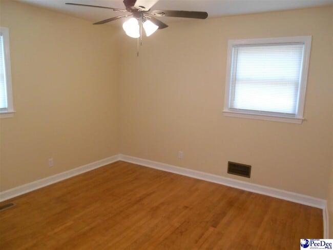 Building Photo - 1303 Virginia Acres