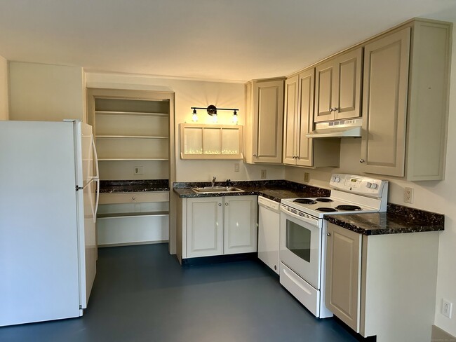 Building Photo - 199 Hoop Pole Hill Rd