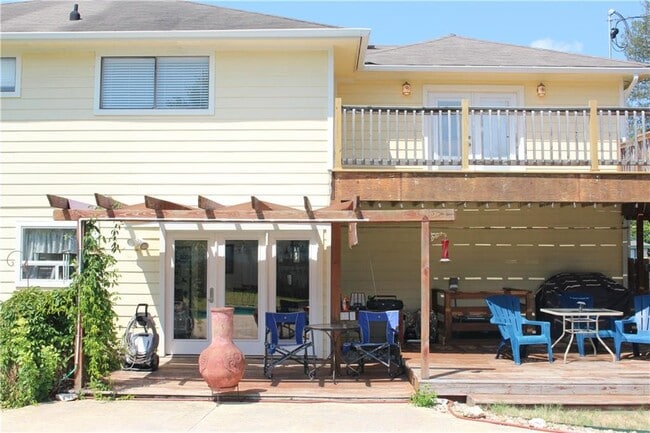 Building Photo - 200 N Kings Canyon Dr