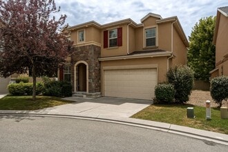 Building Photo - Quiet & Spacious 4 Bed Holladay Home – Walk-In Closets & Big Backyard!!!