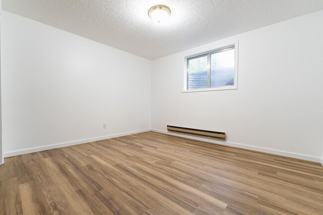 Building Photo - 241 W 500 S