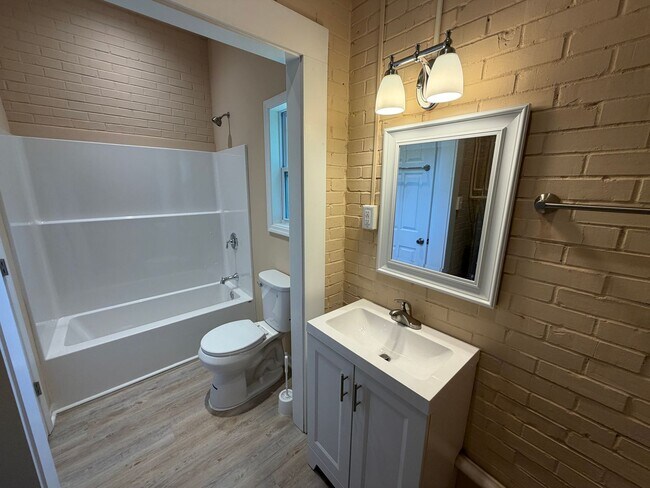 Building Photo - 2640 Canary Dr