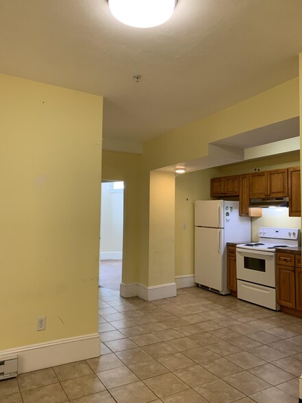 Building Photo - 61 Park Dr