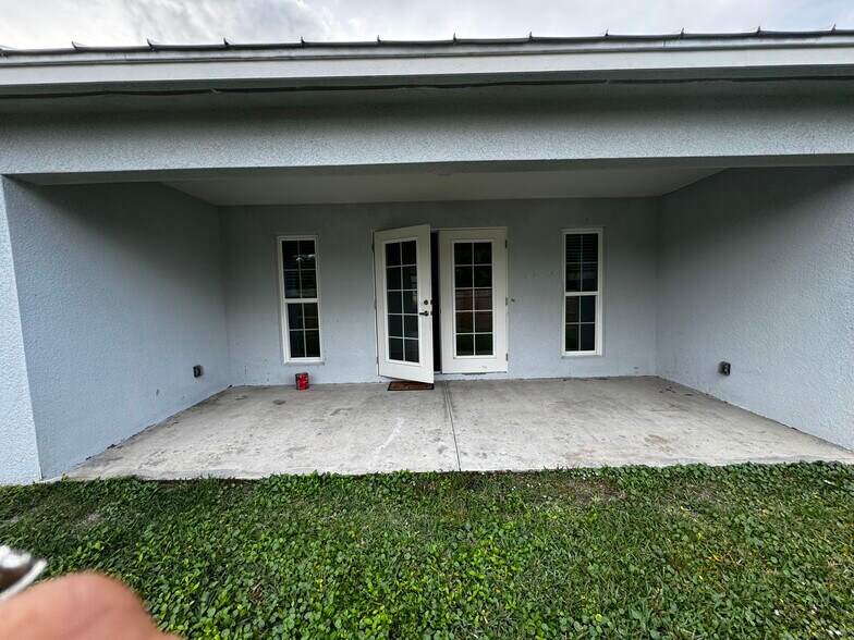 Building Photo - 1216 33rd Ave SW