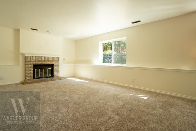Building Photo - 590 Crosstrail Dr