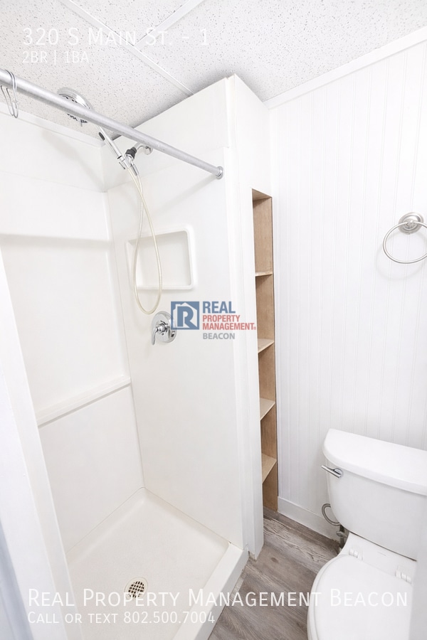 Building Photo - 320 S Main St