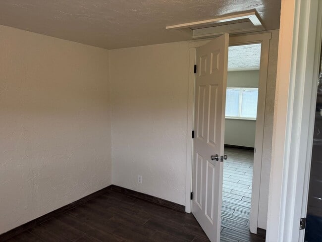 Building Photo - Updated 1 bedroom 1 bathroom ADU!