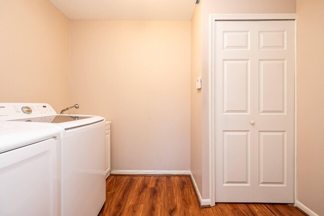 Building Photo - 6979 Pebble Creek Woods Dr