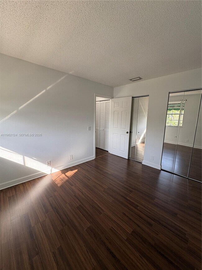 Building Photo - 6579 Via Regina