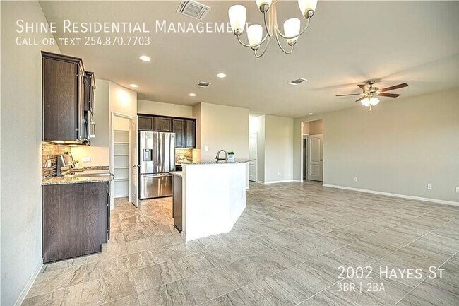 Building Photo - 2002 Hayes St