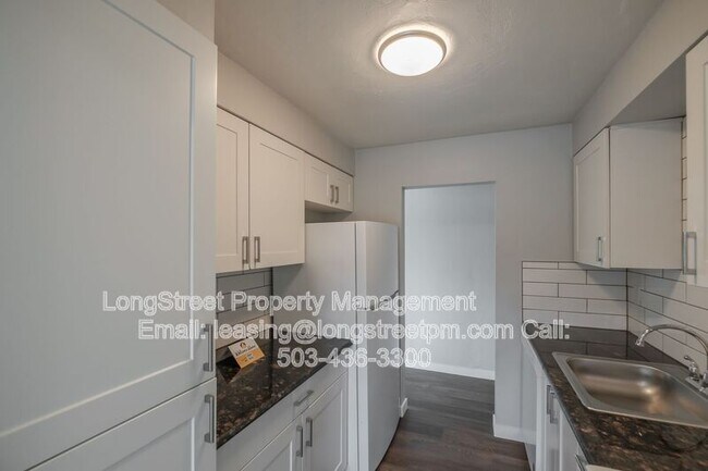 Building Photo - 205 6th Ave SW