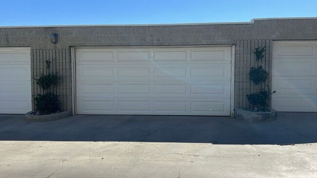 Building Photo - West Lancaster Condo in Pine Creek Village...