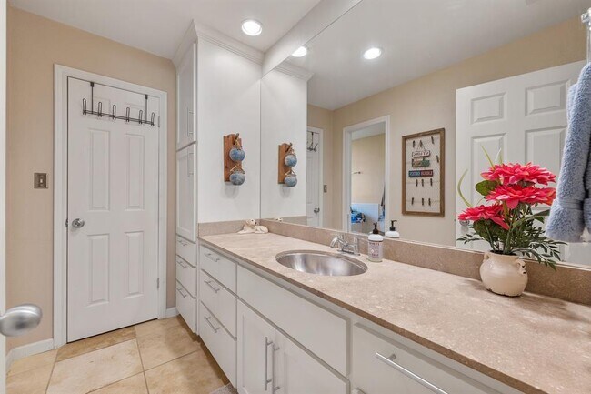 Building Photo - 604 Rolling Green Dr