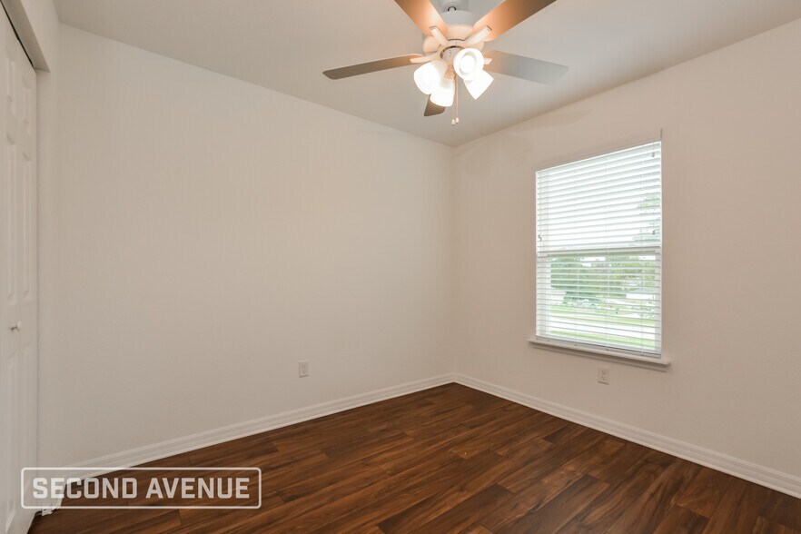 Building Photo - 15905 SW 52nd Ave Rd