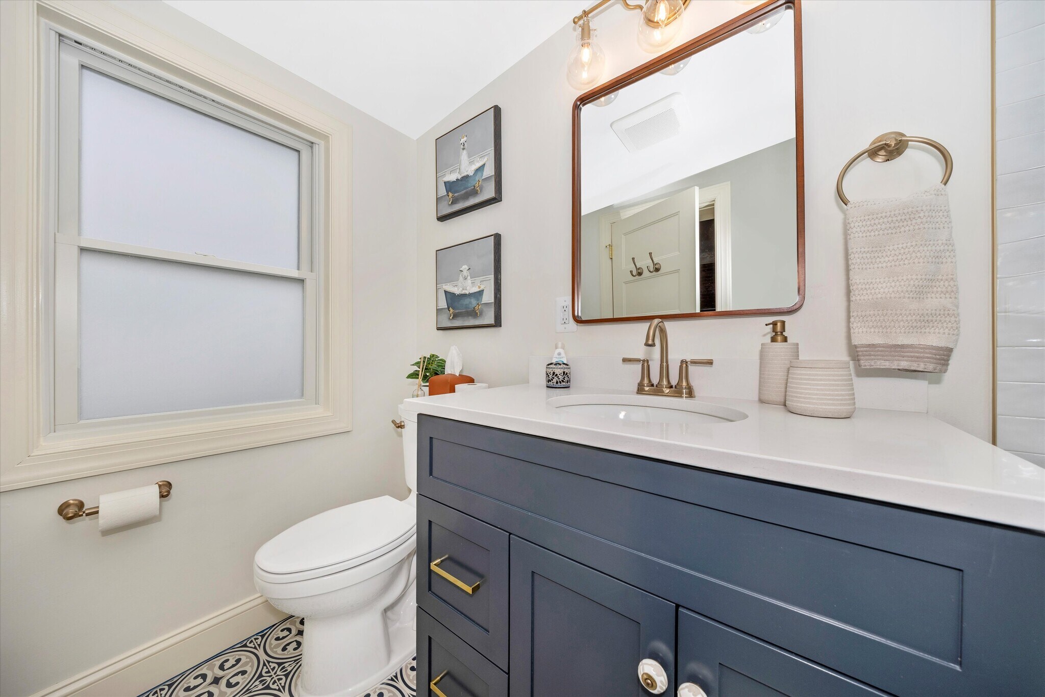 Building Photo - 15 E 5th St