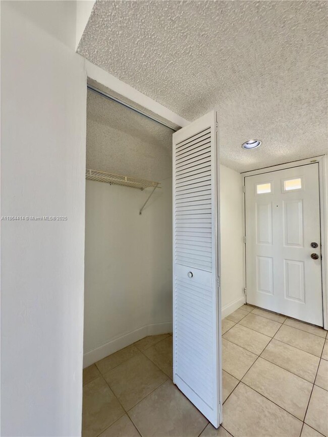 Building Photo - 13204 Glenmoor Dr