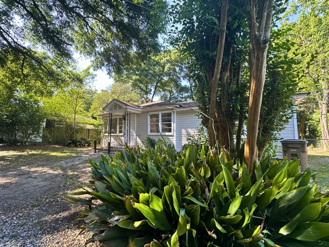 Building Photo - 5207 Azalea Cir S