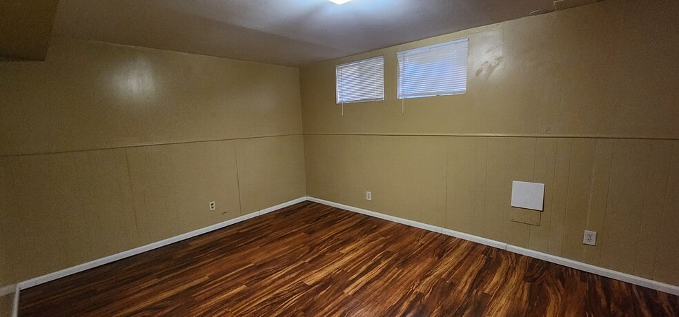 Building Photo - 188 Paris Cir