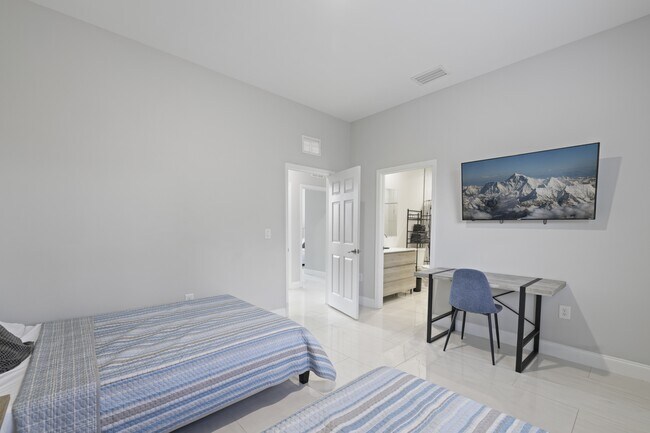 Building Photo - 674 Windermere Dr