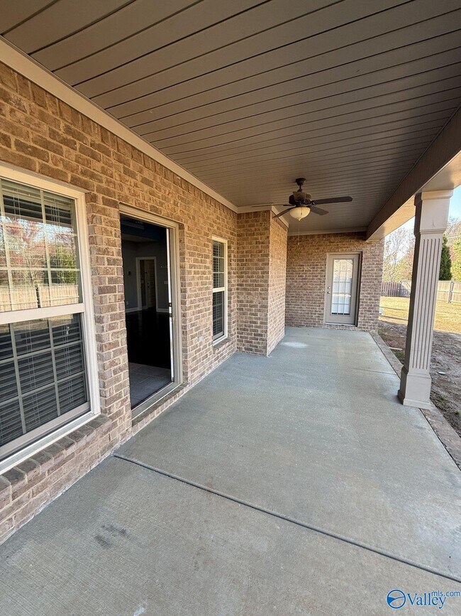 Building Photo - 218 Woodgrove Dr