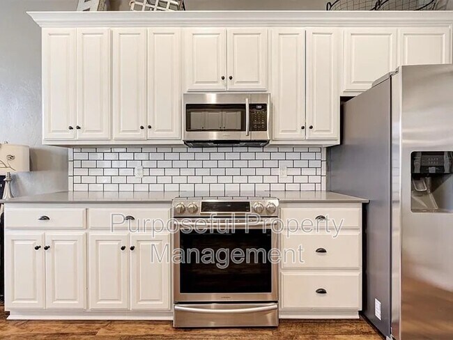 Building Photo - 7320 Stinchcomb Dr