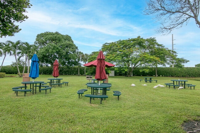 Building Photo - 39 Burgundy A