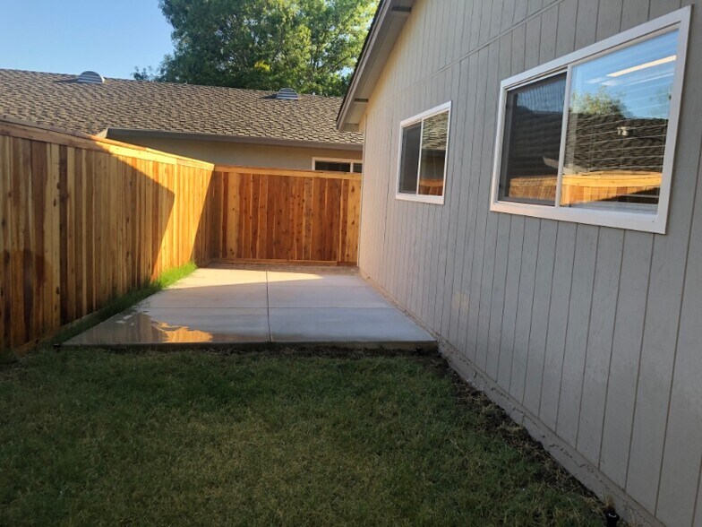 Building Photo - 7024 Woodmore Oaks Dr
