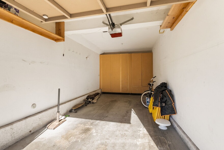 Building Photo - 155 N Cross Creek Rd