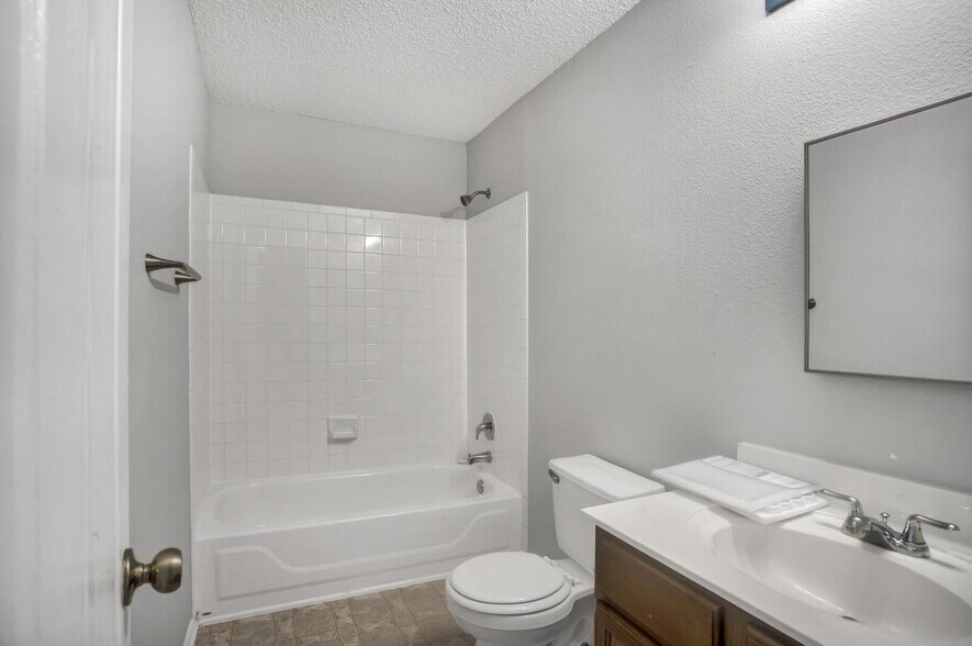 Building Photo - 7900 Bramble Bush Dr