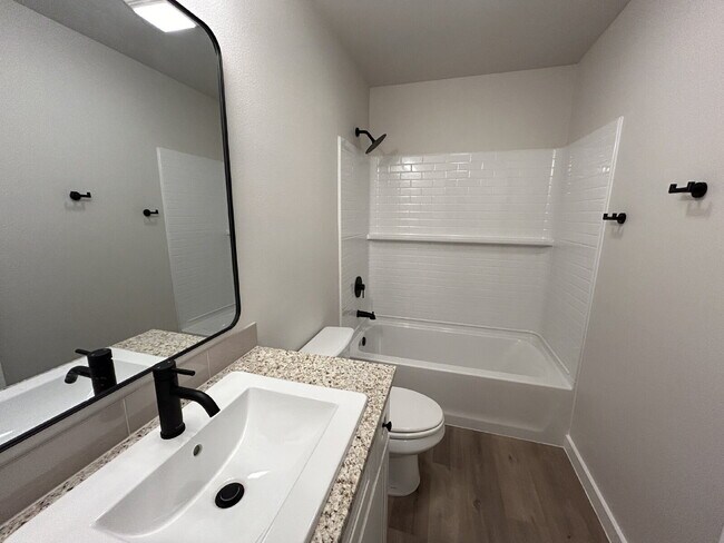 Building Photo - "Charming 3-Bed, 2-Bath Lubbock Home: Spac...