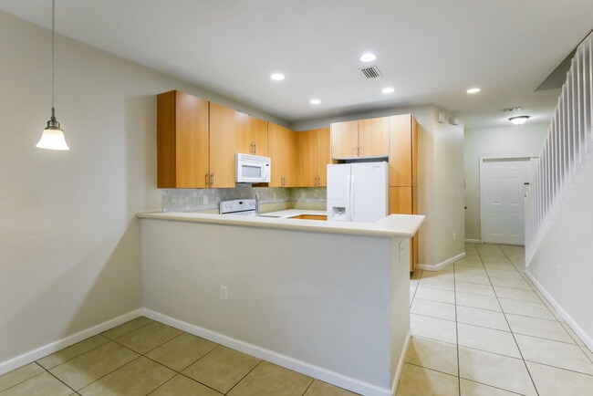 Building Photo - 2423 NW 31st Ct