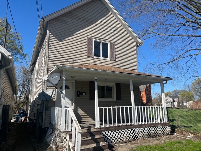 Building Photo - 328 W 17th St