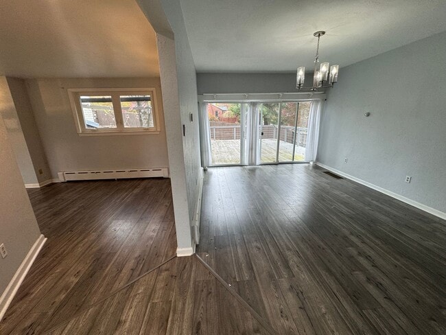 Building Photo - Spacious Private Oasis - 3 Bedroom 2 Bathroom House in Green Tree!