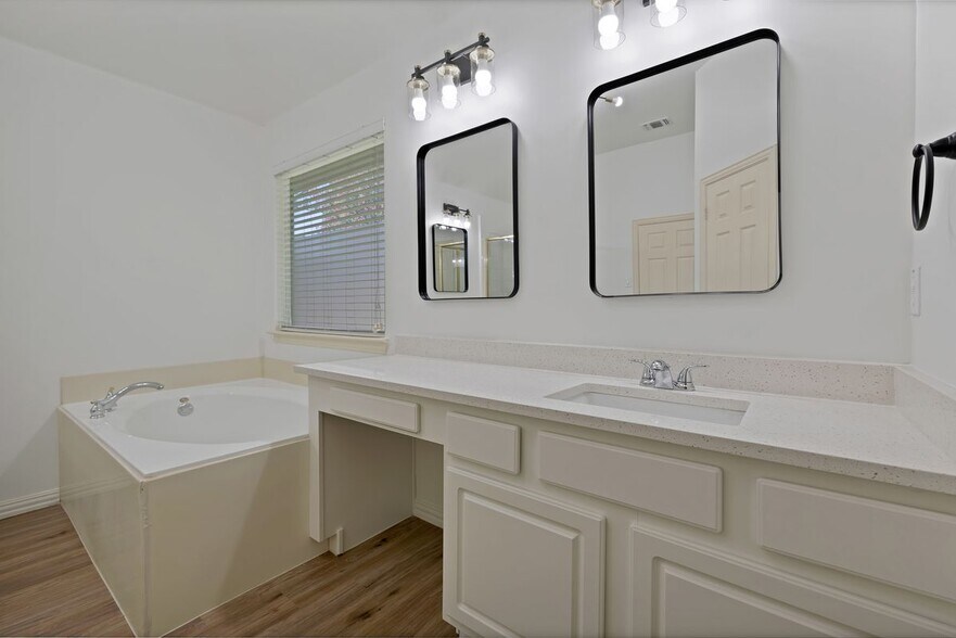 Building Photo - 5516 Broken Bend Dr