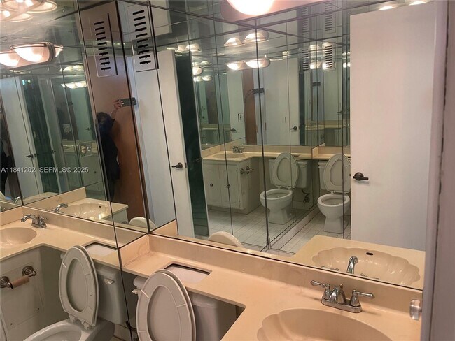 Building Photo - 3940 Inverrary Blvd