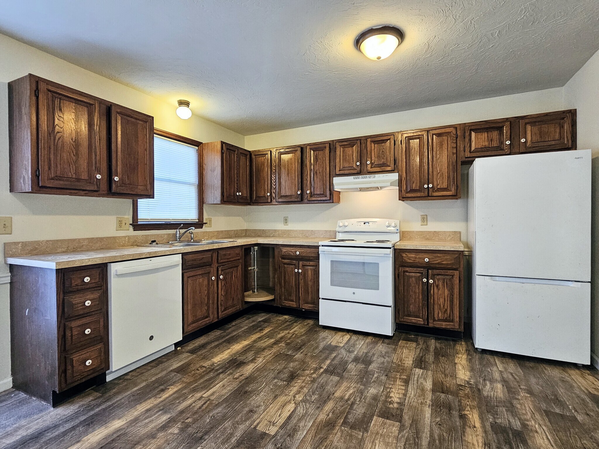 Building Photo - 137 Millview Ct