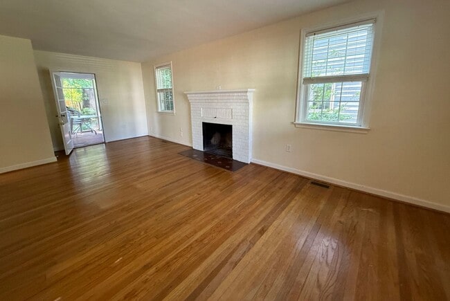 Building Photo - Beautiful 3BR/1.5BA Home in Newport News, VA - Move-in Ready!